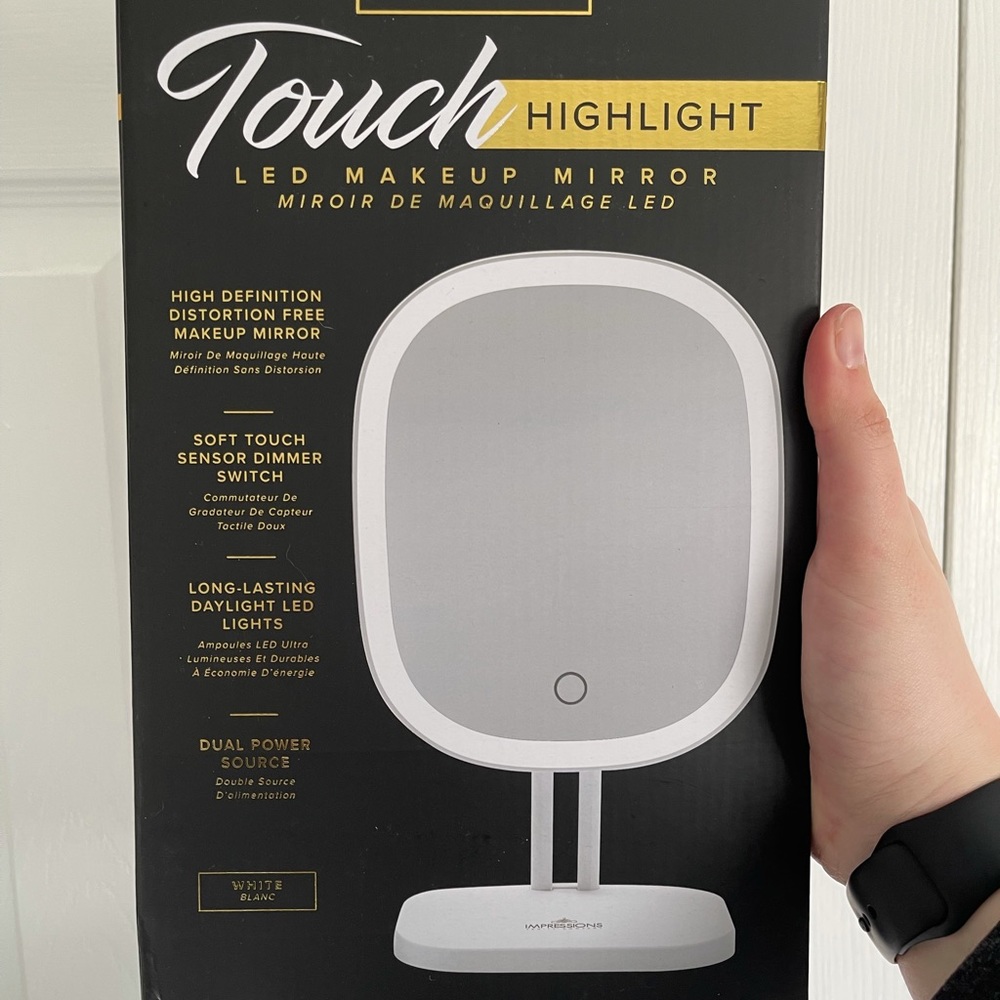 LED MAKEUP MIRROR. Great Holiday Gift!!